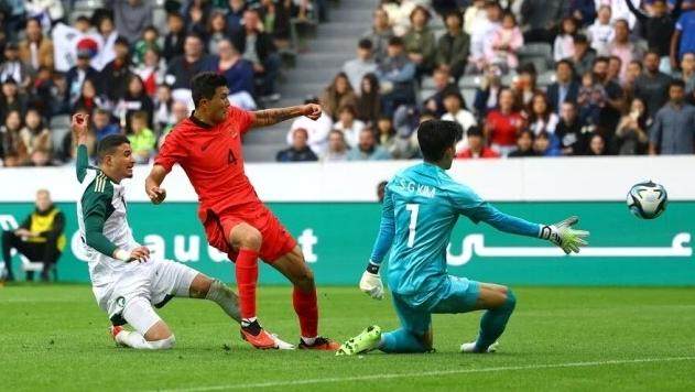 开云体育官网-金玟哉：很高兴韩国队取胜反弹 入围金球奖很幸运